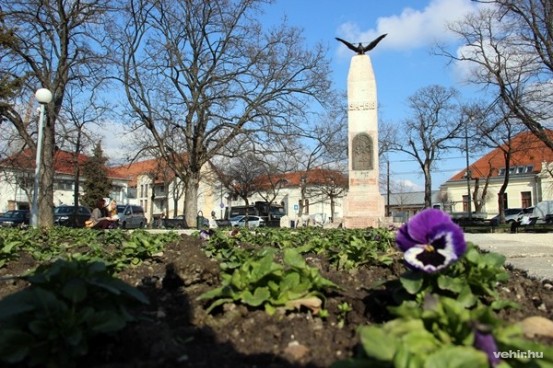 Az első világháború hőseinek állított emlékmű