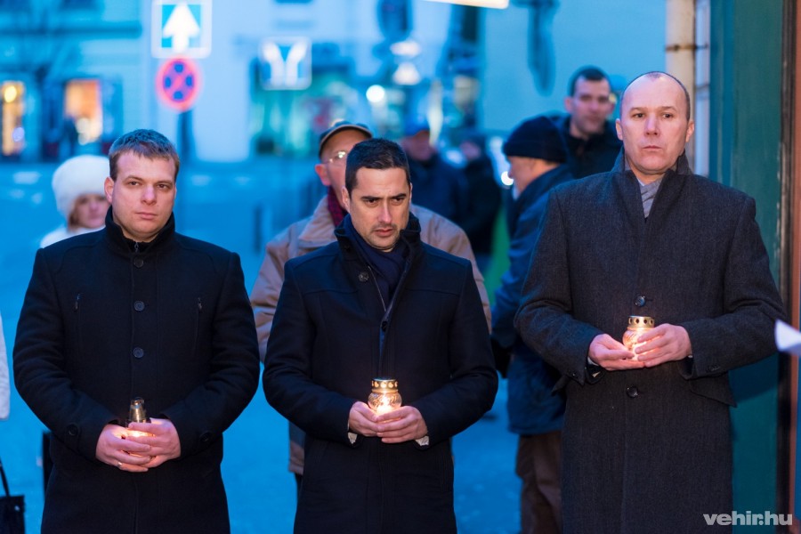 Tábori Ferenc, Hárskút polgármestere, Ovádi Péter önkormányzati képviselő és Porga Gyula, Veszprém polgármestere is lerótta kegyeletét