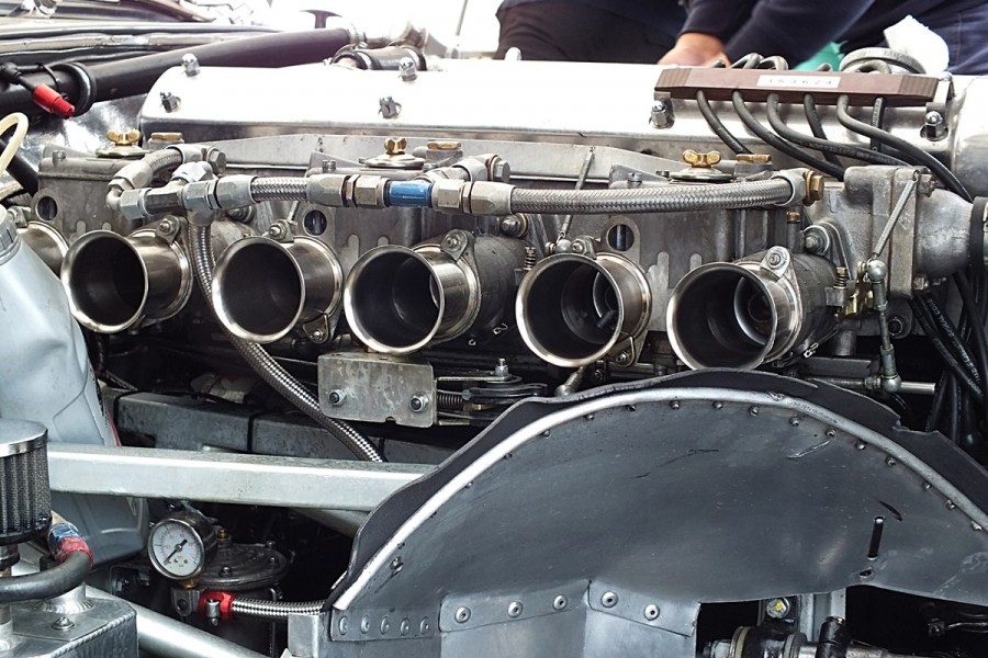 Viszonylag ritkánlát az ember Jaguar E-Type motort ilyen közelről