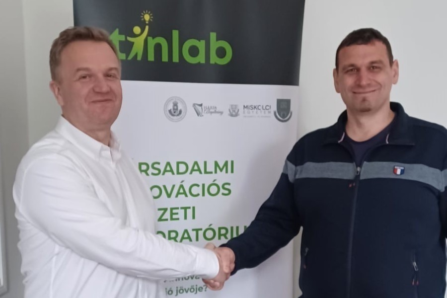 Hollósi Szabolcs, a HÁRFA Alapítvány elnöke és Németh Attila, a VEDAC ügyvezető igazgatója
