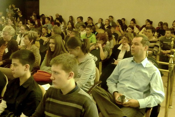 Zsúfolásig megtelt a Kossuth-terem