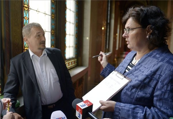 Az LMP aláírás-gyűjtése