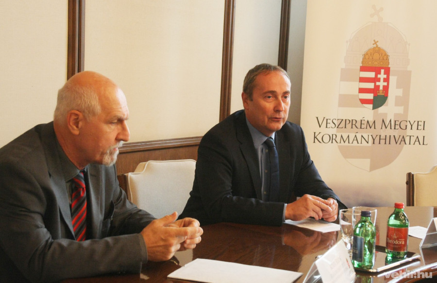 Roxer Egon és dr. Kovács Zoltán