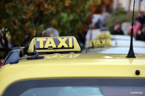 A taxisok mostantól könnyebben és biztonságosabban közelíthetik meg a vásárcsarnokot