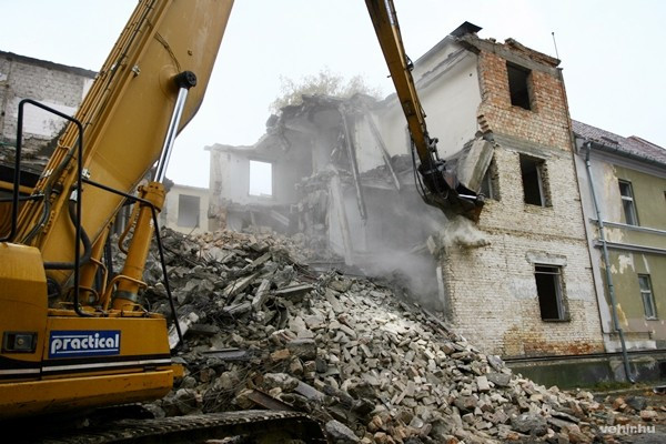 Munka közben a CAT 330L