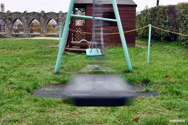 Délutáni alvás közben az óvoda udvara