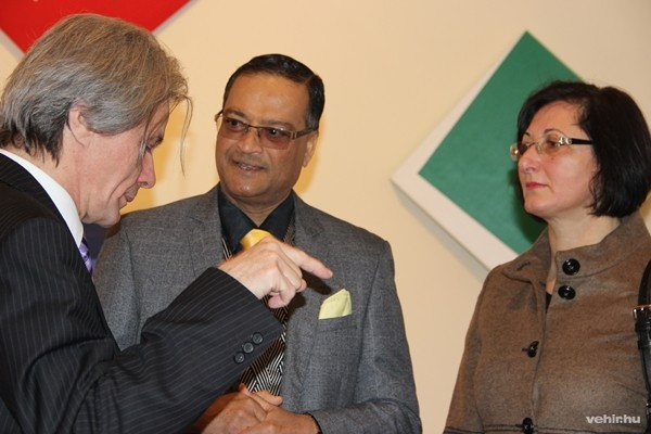 Hegyeshalmi László, a Művészetek Háza igazgatója, Shri Malay Mishra nagykövet és Brányi Mária alpolgármester