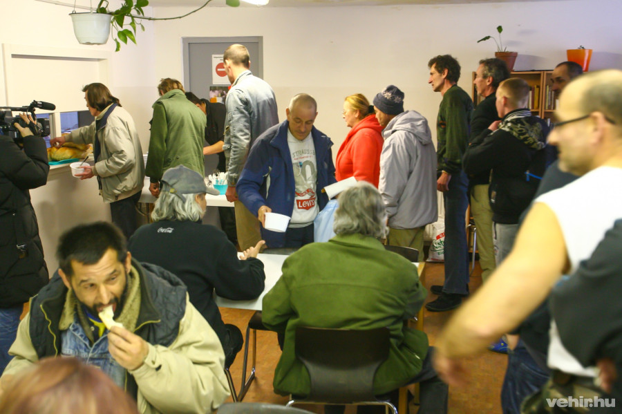 A VERGA tavalyi ételosztása