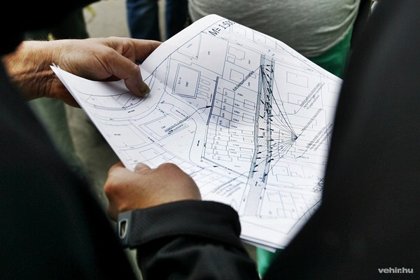 A Borsos utca tervezett felújítására is sokan kíváncsiak voltak