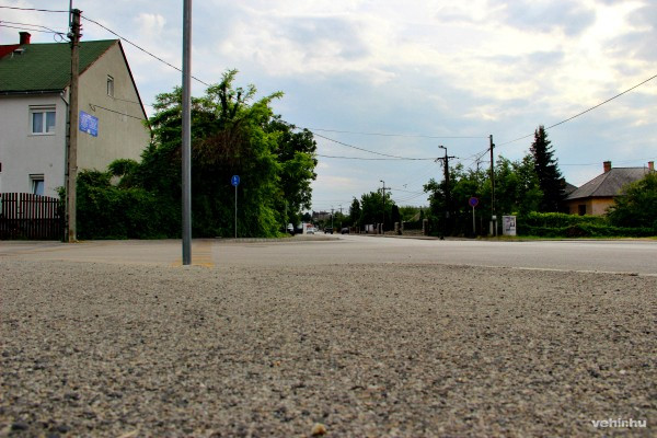 A lejtős és hosszú Kádártai út vonzza a száguldozókat