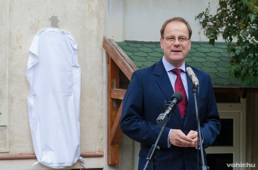 dr. Navracsics Tibor