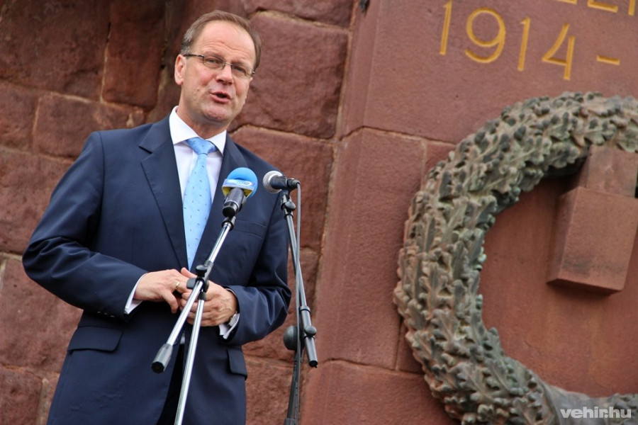 dr. Navracsics Tibor