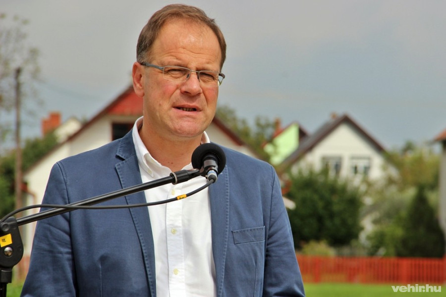 dr. Navracsics Tibor