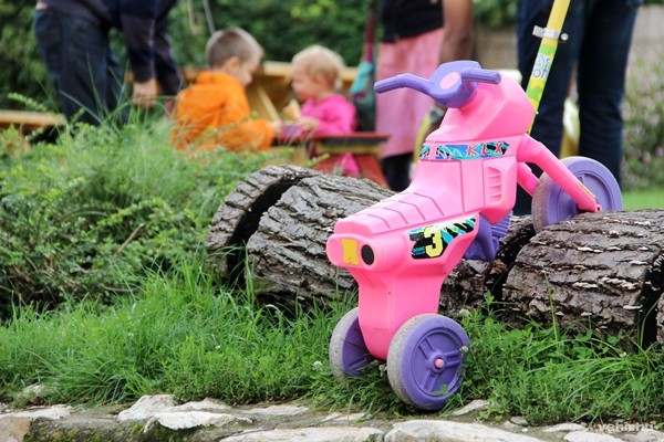 Már a bejárat előtt sem mindennapi járművek álltak ezen a délelőttön