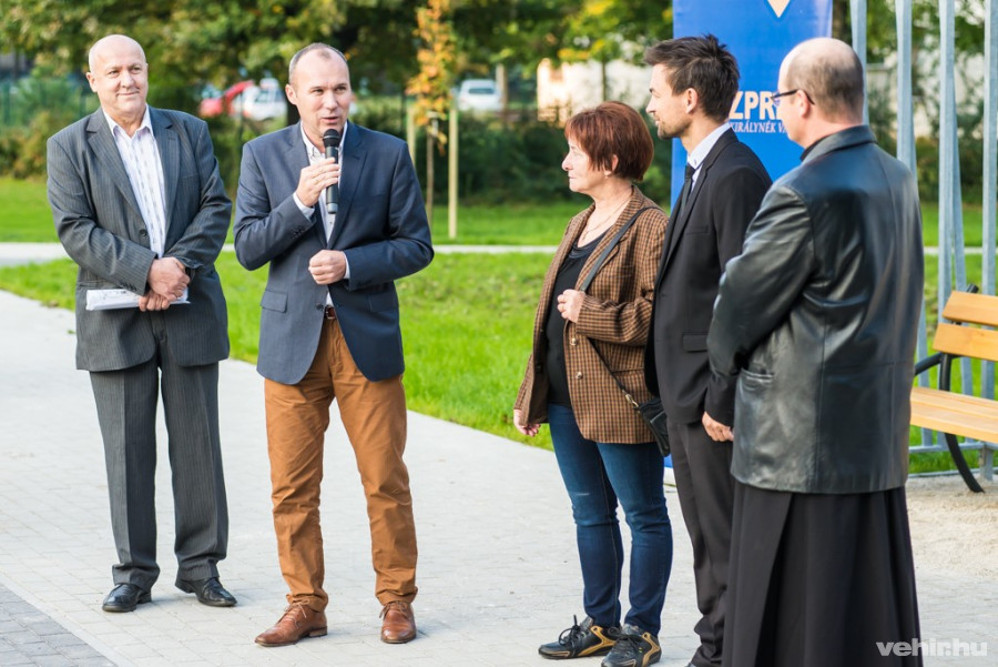 Porga Gyula méltatja a beruházást
