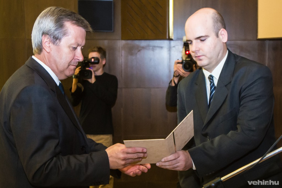 Némedi Lajos veszi át megbízólevelét