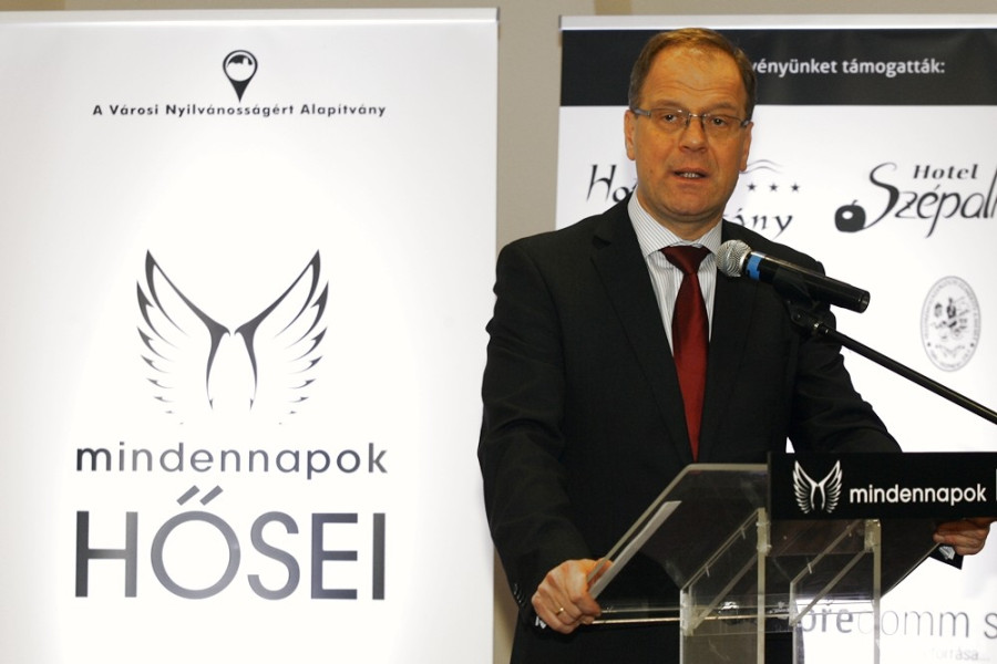 Dr. Navracsics Tibor