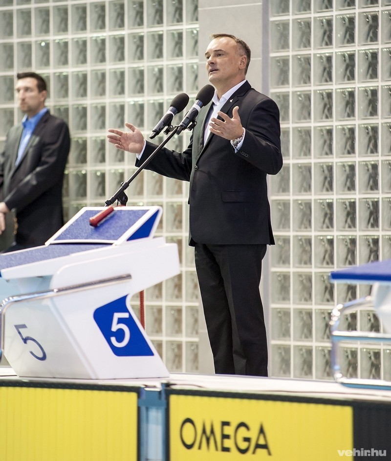 Borkai Zsolt, a Magyar Olimpiai Bizottság (MOB) elnöke, Győr fideszes polgármestere beszédet mond a 3,2 milliárd forintból elkészült új győri uszoda, az Aqua Sport Központ átadási ünnepségén 2014. december 20-án. MTI Fotó: Krizsán Csaba