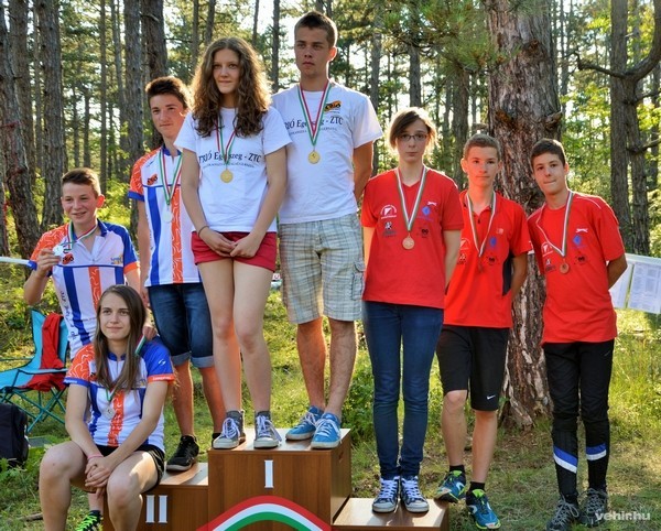 A váltóverseny 18 éves korosztályában bronzérmes veszprémi csapat