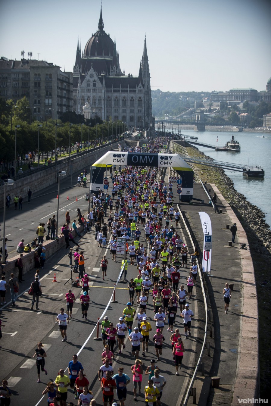 Résztvevők a 30. Wizz Air Budapest Félmaratonon az Idősebb Antall József és a Carl Lutz rakparton 2015. szeptember 13-án. MTI Fotó: Marjai János 