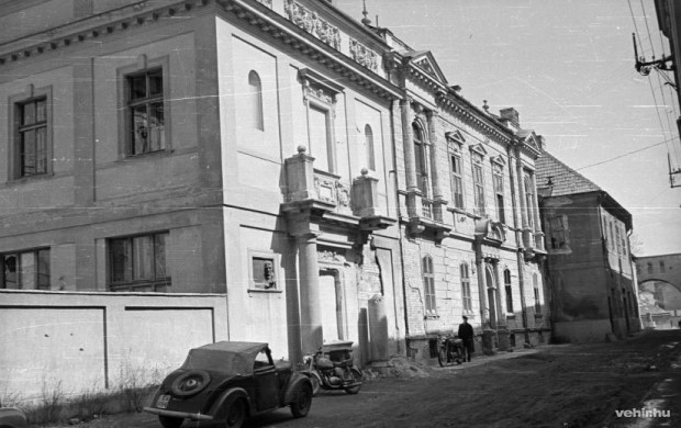 A Vár utca 1956-ban