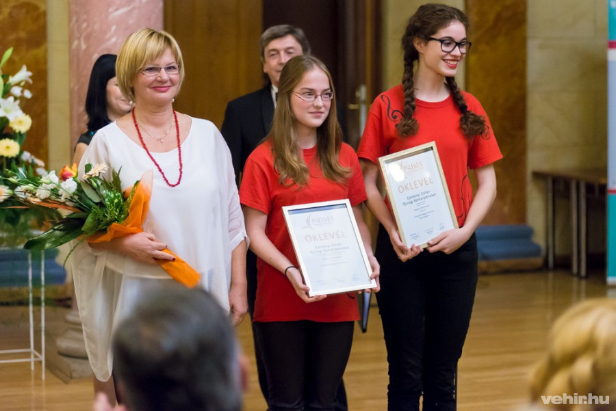 Demel Eszter tanítványaival