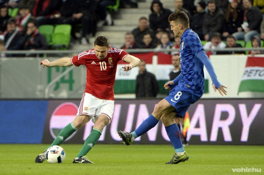 Gera Zoltán (b) és a horvát Mateo Kovacic a Magyarország - Horvátország labdarúgó Európa-bajnoki felkészülési mérkőzésen a fővárosi Groupama Arénában 2016. március 26-án. MTI Fotó: Kovács Tamás