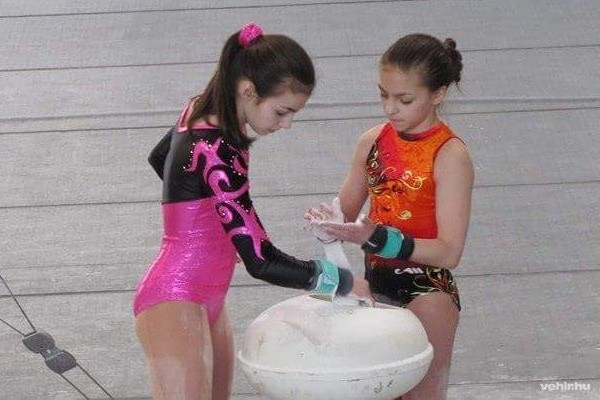 Nagyszerűen szerepeltek a simonyis tornászlányok