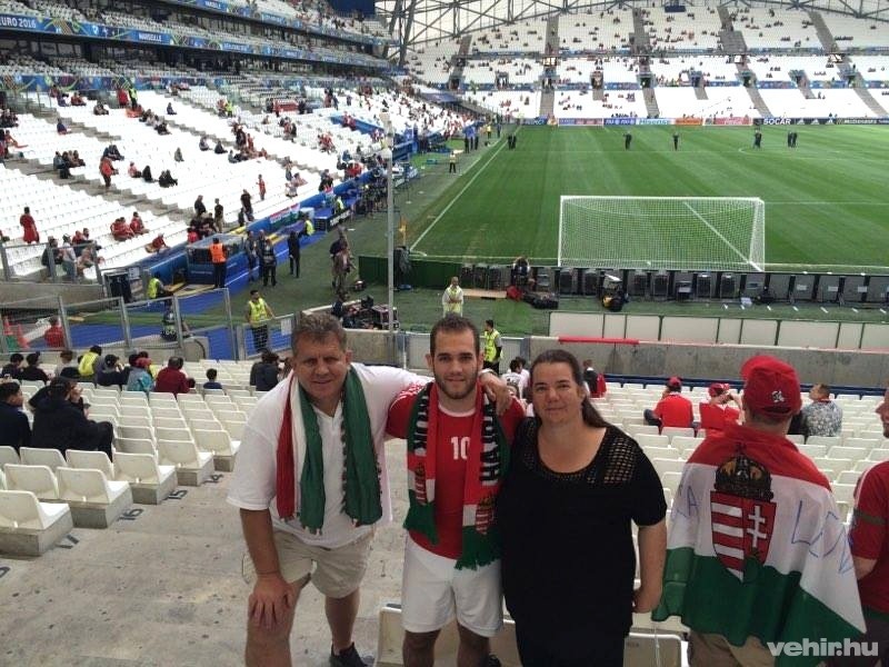 A Schmidmajer család a marseille-i Velodrome Stadionban