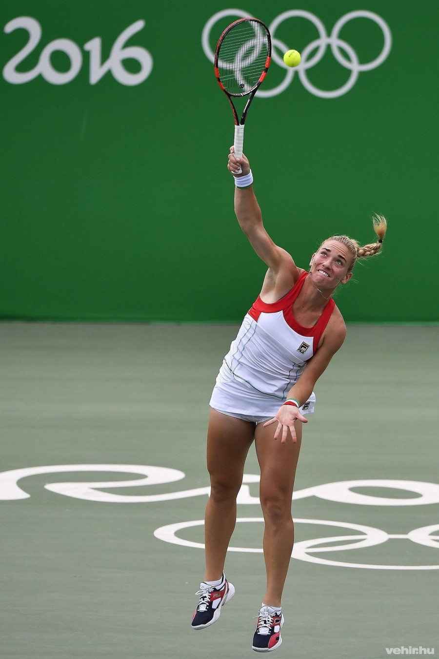 Babos Tímea a cseh Petra Kvitova elleni mérkőzésen a 2016-os riói nyári olimpia női tenisztornájának első fordulójában a Rio de Janeiró-i Olimpiai Teniszközpontban 2016. augusztus 7-én. A cseh versenyző 6:1, 6:2-re győzött, így Babos Tímea kiesett. MTI Fotó: Czeglédi Zsolt