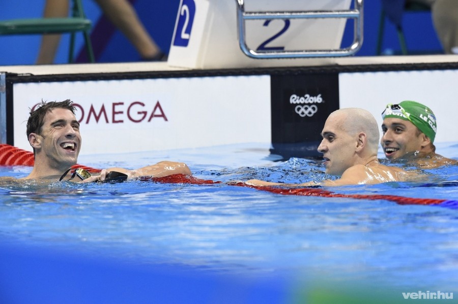 Az amerikai Michael Phelps, Cseh László és a dél-afrikai Chad Le Clos (b-j) a célban a férfi 100 méteres pillangóúszás döntőjében a riói nyári olimpián a Rio de Janeiró-i Olimpiai Uszodában 2016. augusztus 12-én. A három úszó holtversenyben ezüstérmet nyert. MTI Fotó: Kovács Tamás