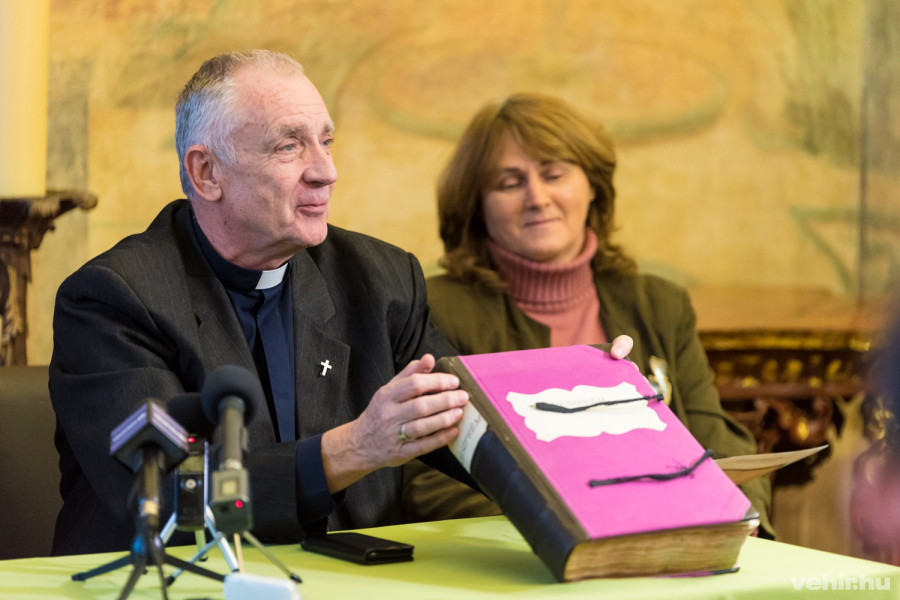 Nagy Károly a bazilika plébániáján 1775-1805 között vezetett anyakönyvet is bemutatta