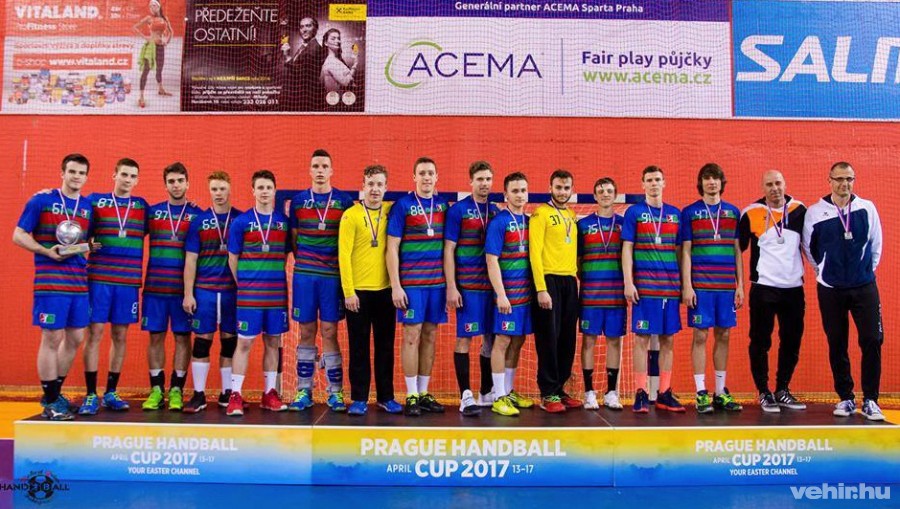 Az ezüstérmes Veszprémi KSE gárdája - Fotó: Facebook - Prague Handball Cup