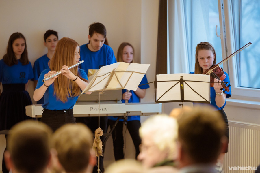 az írisz kisegyüttes