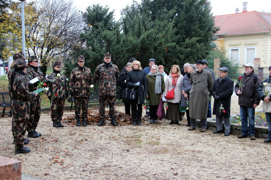 A rendezvényen a Military Girls működött közre