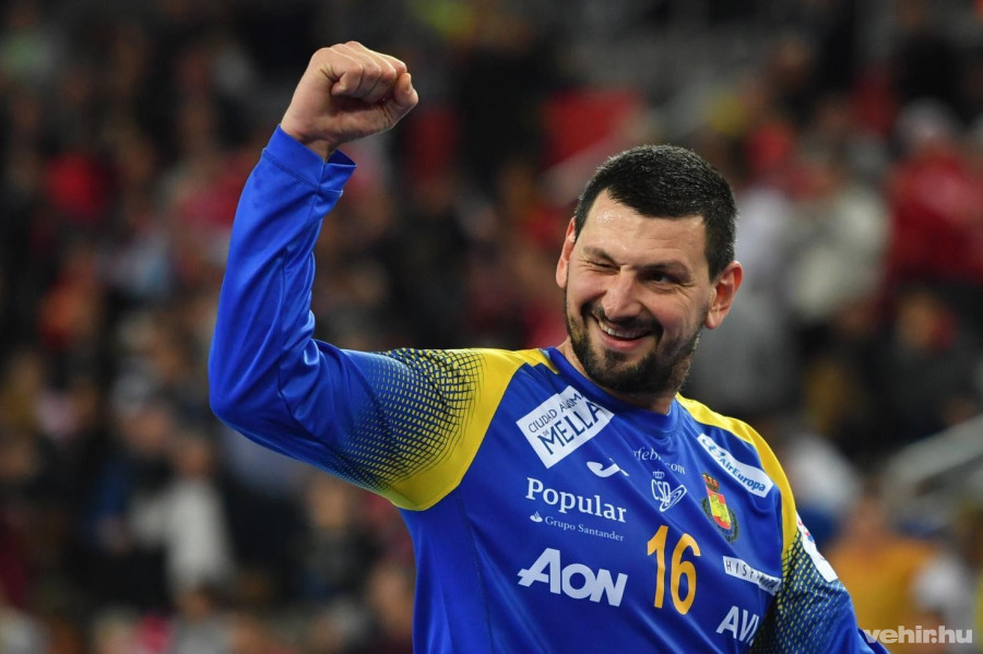 Sterbik Árpádot becserélte a spanyol válogatott