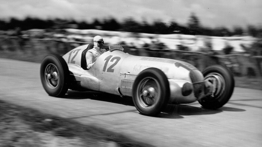 A Mercedes fél évtizeden át uralta a mezőnyt a 30-as években