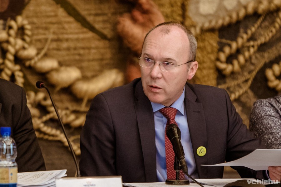 Porga Gyula polgármester a március 28-án tartott közgyűlésen