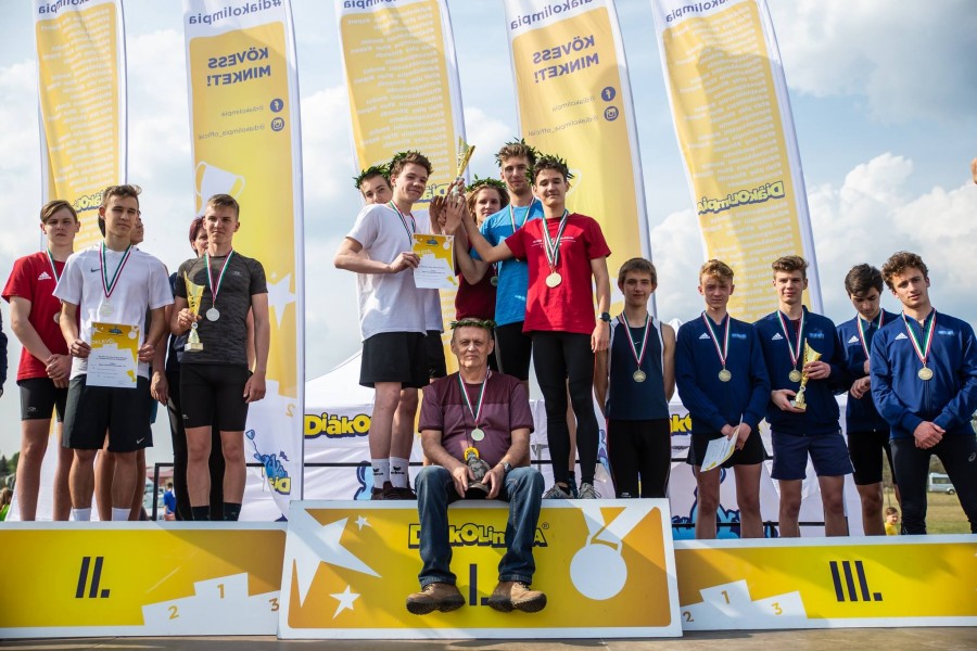 A Vetési aranyérmes fiúcsapata - Fotók: Diákolimpia