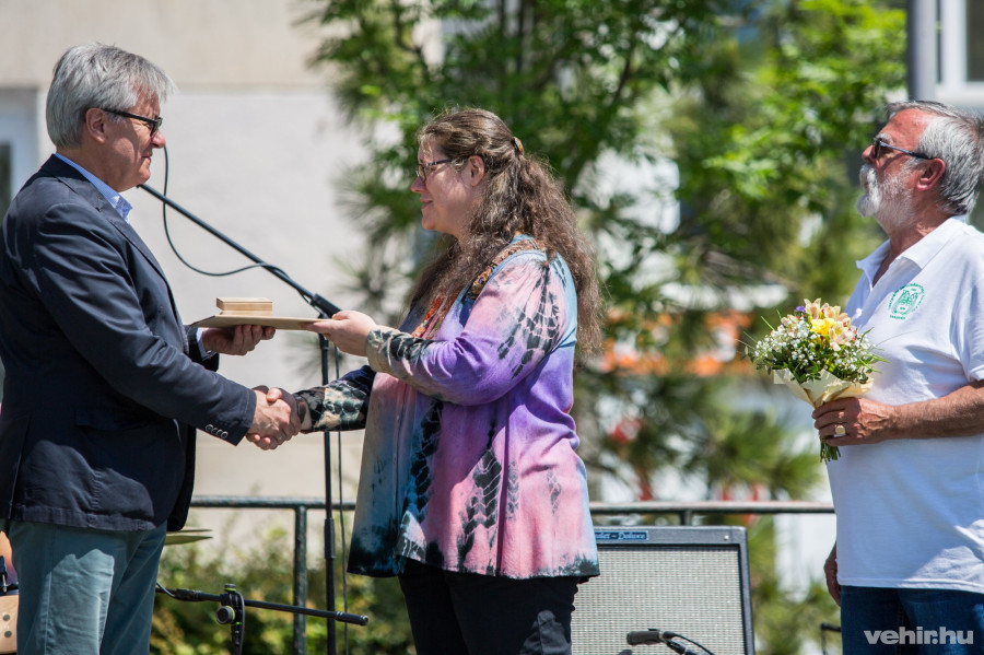 A díjat az egyesület elnöke, Brokés Judit vette át