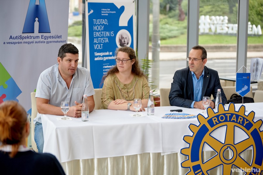 A programról Kaszás Gábor (Funthomas), Brokés Judit (Autispektrum) és Karcagi Péter (Rotary) tartott sajtótájékoztatót