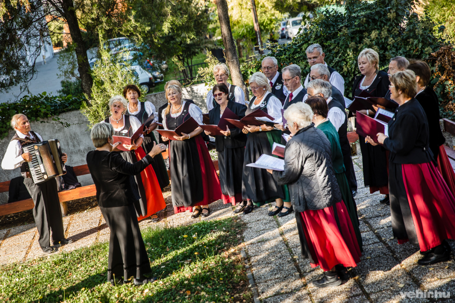 A megemlékezésen a Veszprémi Német Klub énekkara működött közre