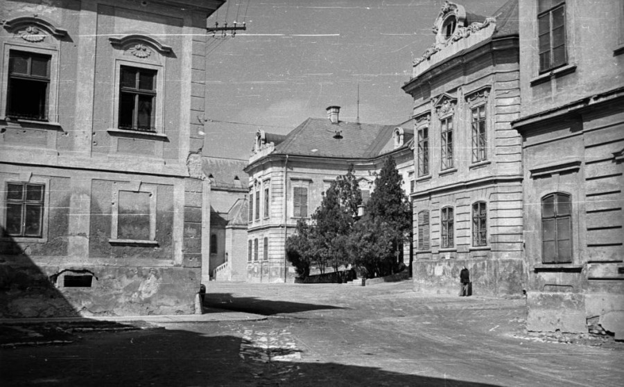 A veszprémi Vár és az Érseki Palota 1956-ban (fotó: Fortepan)