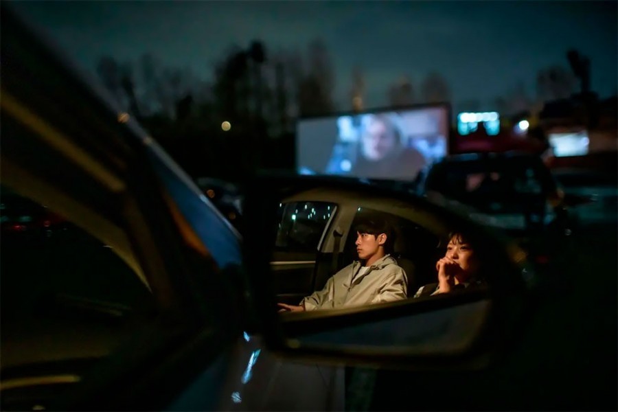 Autósmozi Szöulban /Fotó: Ed Jones, Getty Images