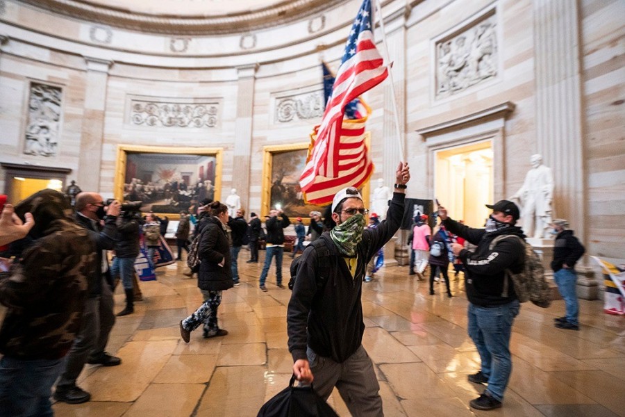 Tüntetők a Capitolim épületében (fotó: MTI/EPA/Jim Lo Scalzo)