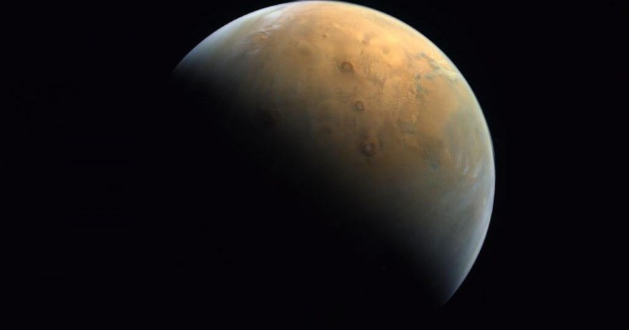 A múlt héten Mars körüli pályára ált Al Amal műhold első fotója a vörös bolygóról