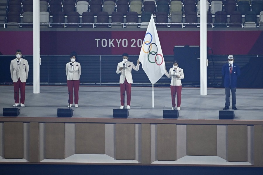 Sportolók előolvassák az olimpiai eskü szövegét a XXXII. nyári olimpiai játékok nyitóünnepségén a tokiói Olimpiai Stadionban 2021. július 23-án Fotó: MTI/Czeglédi Zsolt