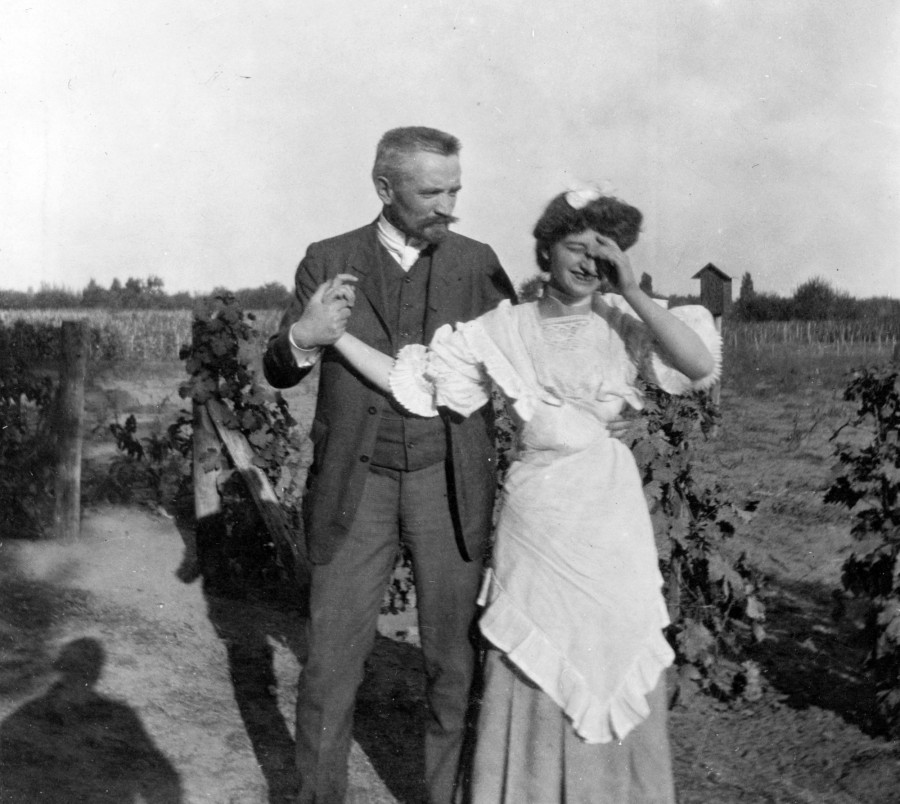 1910, Kecskemét – A Szikra gazdaság szőlészetében (Fotó: Fortepan / Cholnoky Tamás)