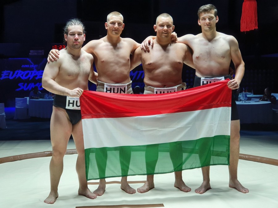 Az Eb-győztes magyar csapat, Laczkó Benedek a kép a jobb oldalán