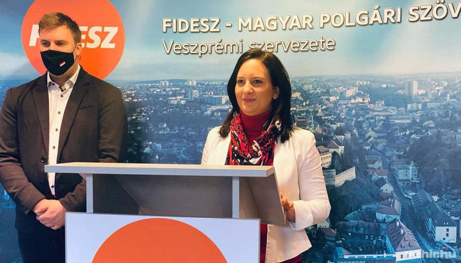 Halmay Gábor és Hegedűs Barbara a hétfő délelőtt tartott sajtótájékoztatón.